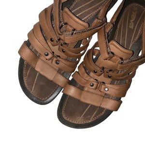 TEVA Strappy LEATHER WEDGES women’s size 9.5